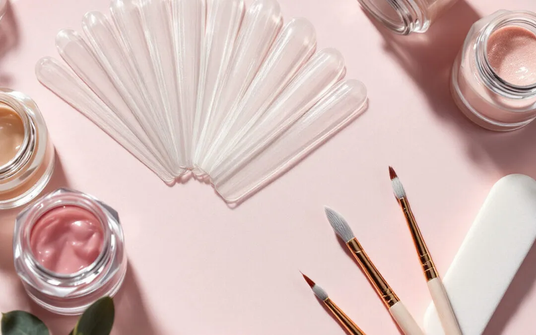 Gel, résine, capsules, baby boomer : le lexique de l&rsquo;onglerie pour bien débuter